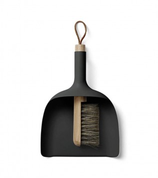 designer plastic galley with brush